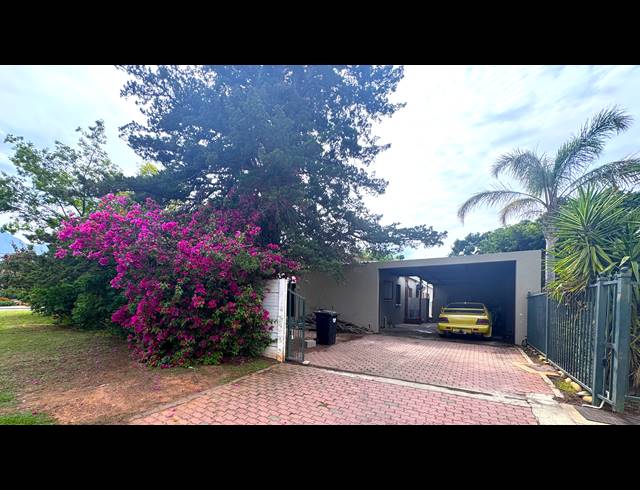 4 BEDROOM FREESTANDING FOR SALE IN VAN RIEBEECK PARK